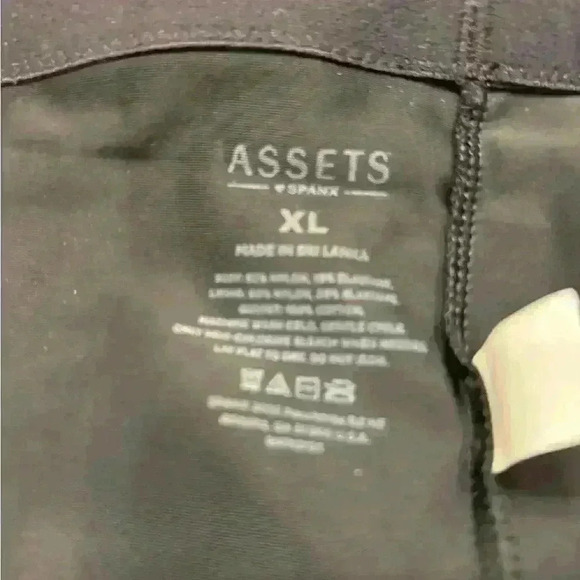 Assets shaping mid-thigh shorts NWT size XL - Picture 2 of 4